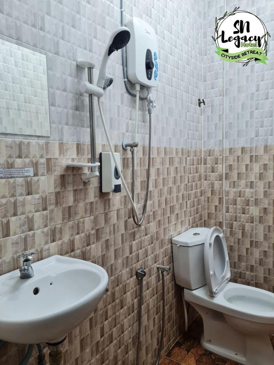 Hotel Sn Legacy كُوالا تيرينغانو المظهر الخارجي الصورة