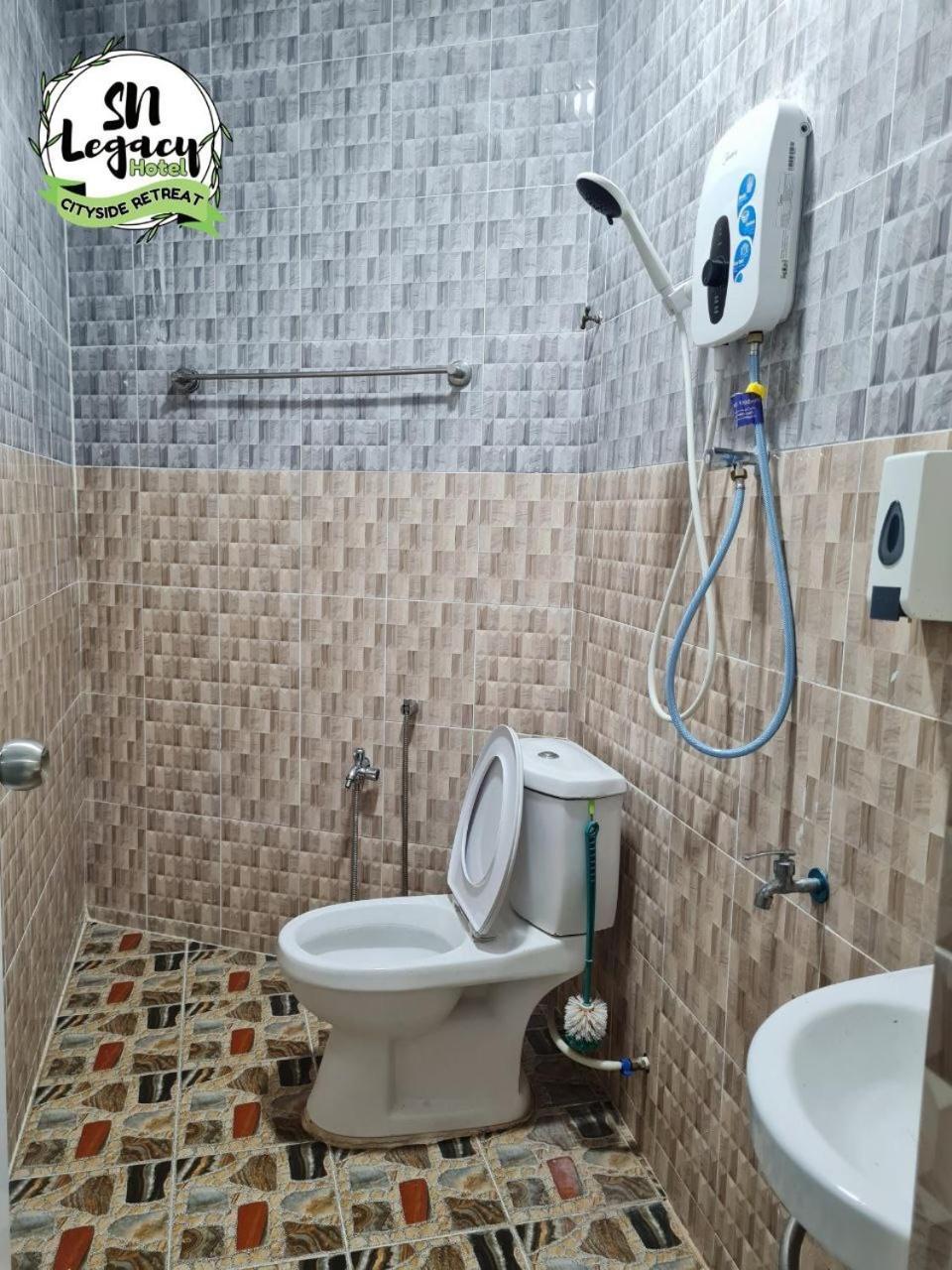 Hotel Sn Legacy كُوالا تيرينغانو المظهر الخارجي الصورة